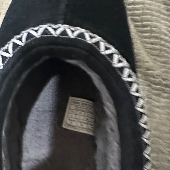 UGG Women’s Black and Gray mule/clogg. - Picture 4 of 8